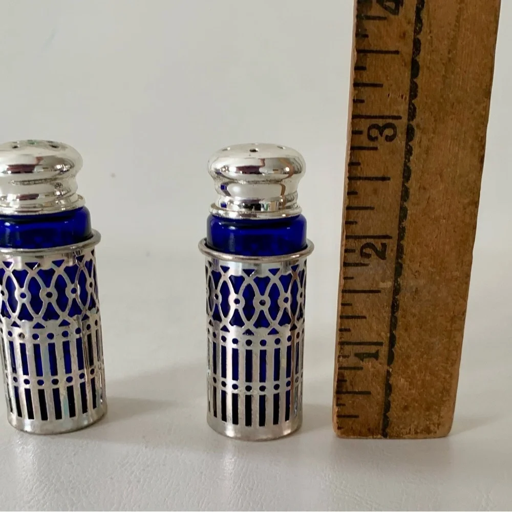Salt and paper shakers